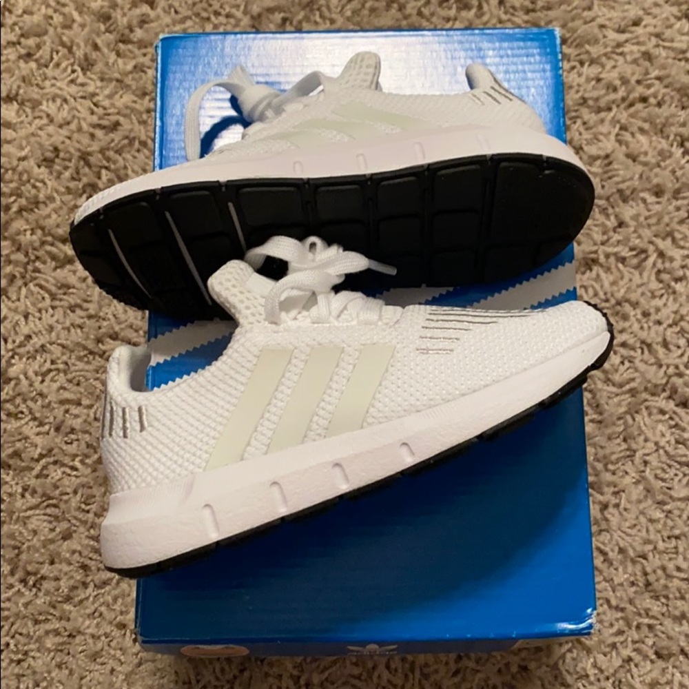 NWB ADIDAS swift run toddler size 9